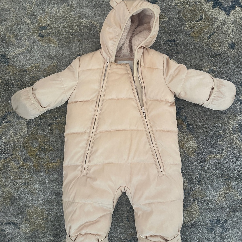GAP Baby Beige snowsuit